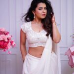 Roshni Walia Instagram - Just gotta call my self Mombattiye 🕯️ 🤍 . . . . . . #roshniwalia #white #saree #mombattiye #fashion #ootd 🔚 India