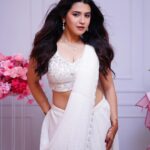 Roshni Walia Instagram - Just gotta call my self Mombattiye 🕯️ 🤍 . . . . . . #roshniwalia #white #saree #mombattiye #fashion #ootd 🔚 India