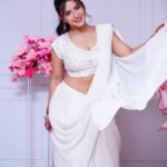 Roshni Walia Instagram - This look as my heart 🤍 . . . Saree - @neerusindia Styled by - @nehaadhvikmahajan Shot by - @abhay_r_kirti . . #white #saree #look #roshniwalia #ganeshchathurthi #fashion #style 🔚 India