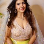 Roshni Walia Instagram - 💕 . . . Shot by - @sufidoo @themadinfluence Styled by:- @nehaadhvikmahajan 👗Outfit:- @neerusindia . . . #ganeshchaturthi #indian #traditional #lehenga ✨🔚 India