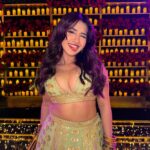 Roshni Walia Instagram - Wedding da season 🤪 . . . Outfit - @the_adhya_designer . . . #explore #roshniwalia #indian 🔚 Taj Lands End, Mumbai