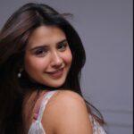 Roshni Walia Instagram - Did my hair just turn from frizz to sleek perfection?! Elevate your daily routine with effortlessly smooth and radiant hair with @lovebeautyandplanet_in’s Argan Oil & Lavender Anti-Frizz Shampoo & Conditioner. Made with Argan oil and scented with French Lavender, this duo has made my hair Frizz-free and super smooth. Say hello to the confidence that comes with frizz-free magic! 💫✨ . . . #HairPerfection #FrizzFreeRevolution #AD #nofrizz #lovebeautyandplanet #frizzfreehair #ArganOil #Lavender #NaturalHair # #roshniwalia #explore #foryou 🔚 India