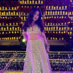 Roshni Walia Instagram - Wedding da season 🤪 . . . Outfit - @the_adhya_designer . . . #explore #roshniwalia #indian 🔚 Taj Lands End, Mumbai