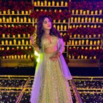 Roshni Walia Instagram - Wedding da season 🤪 . . . Outfit - @the_adhya_designer . . . #explore #roshniwalia #indian 🔚 Taj Lands End, Mumbai