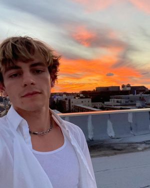 Ross Lynch Thumbnail - 1.6 Million Likes - Top Liked Instagram Posts and Photos