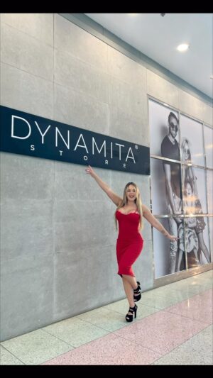 Roxana Díaz Instagram - Que alegría ver que nuestro país avanza.... ayer se inauguró @dynamita.store en la ciudad de Valencia ( CC Metrópolis) 
La tienda tiene ropa para damas, caballeros, niños, lencería, cosas para el hogar y más...
Me encantó la ropa y los zapatos, por supuesto me llevé varios vestidos y chaquetas de cuero a aprovechando el 50% de descuento por inauguración 🤩
.
#tienda #love #ropaparadamas  #caballeros