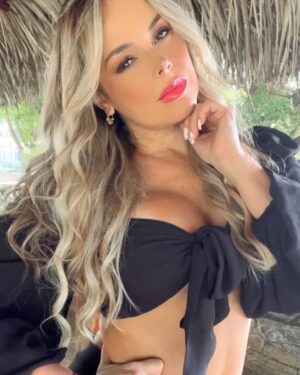 Roxana Díaz Instagram - El amor es tan importante en nuestra vida! Amor por el prójimo, por tus padres, por tus hijos, tu pareja, tus amigos, hermanos,por tu labor día a día, amor por la vida simplemente amor ❤️ 
Tambien tengo amor por ustedes.... Gracias por estar allí siempre apoyándome en cada paso que doy❤️
.

GRACIAS ✨✨✨✨✨✨✨
.
Feliz día del espíritu de la Natividad 🙏