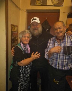Russell Crowe Instagram - Dropped in to see la famiglia at Pellegrini the other day.
They gave me a copy of this photo from last year before beautiful Sisto died.
Rest In Peace my good friend.