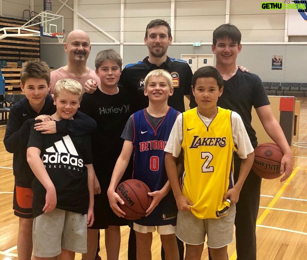 Russell Crowe Instagram - Thanks to @melbunited for organising a court for the mighty Maroubra Thunder boys. @stevebastoni you legend