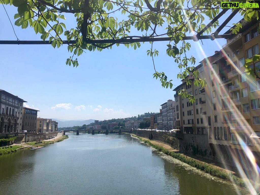 Russell Crowe Instagram - There is only one private balcony on the Ponte Vecchio... it just so happens I know a man who knows a man .. #vitafortunata
