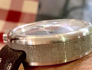 Russell Crowe Instagram - What a thing of beauty ... designed by @giulianomazzuoli 
Look what is engraved into the case ...