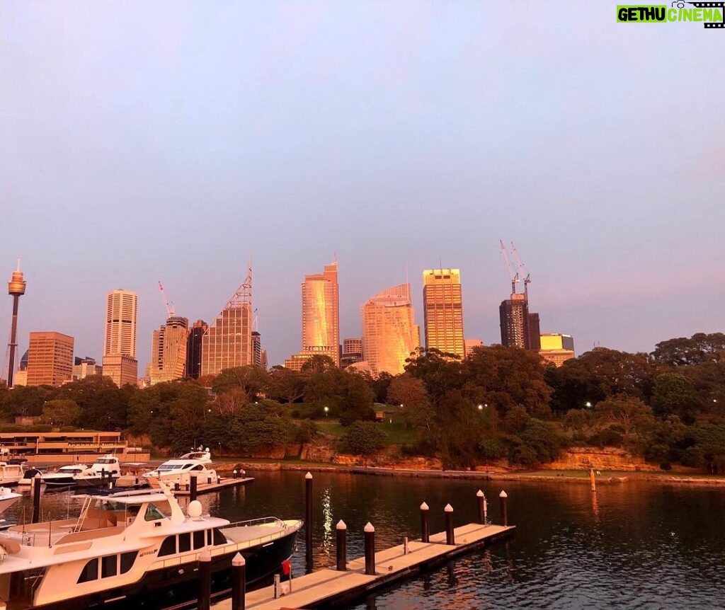 Russell Crowe Instagram - When those first dawn sun rays hit the city ... 6:20am . 18 degrees Celsius . Late autumn and I’m standing outside in a T-shirt ... ( cue music )