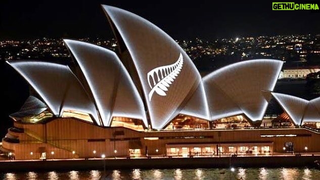 Russell Crowe Instagram - A terrible reason for it, but a gesture of solidarity and shared purpose. My birthplace & my home grieving together. My thoughts go out also to the people of Grafton. A picturesque and proud town, unduly stained . The silver fern of NZ projected on the Sydney Opera House.