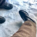 Russell Crowe Instagram - Good footwear for snow on the left, shit footwear for snow on the right ... unfortunately That’s my foot on the wrong side of good