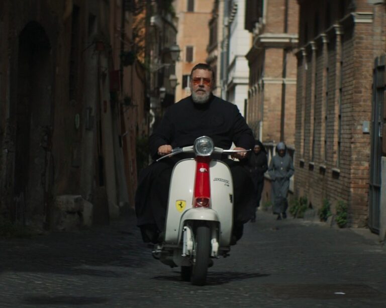 Russell Crowe Instagram - Arriving in a cinema near you in April. Father Gabriele Amorth. The Pope’s Exorcist. @popes_exorcist