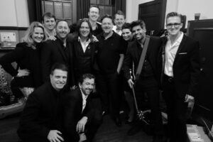 Russell Crowe Instagram - Union Chapel, London.
2017? 
Indoor Garden Party.
@indoorgardenparty 

Miss all and every