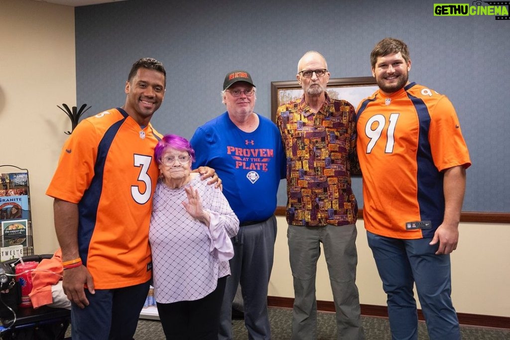 Russell Wilson Instagram - Incredibly Grateful to visit the amazing folks at @centurahealth with @mdhenningsen at St Anthony hospital today. Thank you for inspiring us and keep on fighting! 💪 @broncos @broncosofffield Denver, Colorado