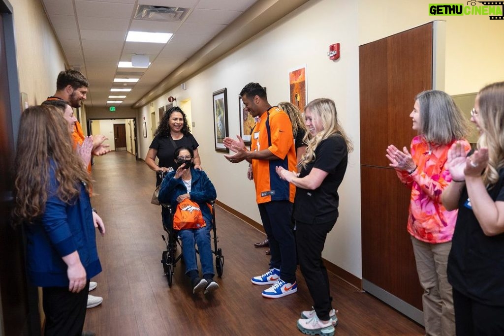 Russell Wilson Instagram - Incredibly Grateful to visit the amazing folks at @centurahealth with @mdhenningsen at St Anthony hospital today. Thank you for inspiring us and keep on fighting! 💪 @broncos @broncosofffield Denver, Colorado