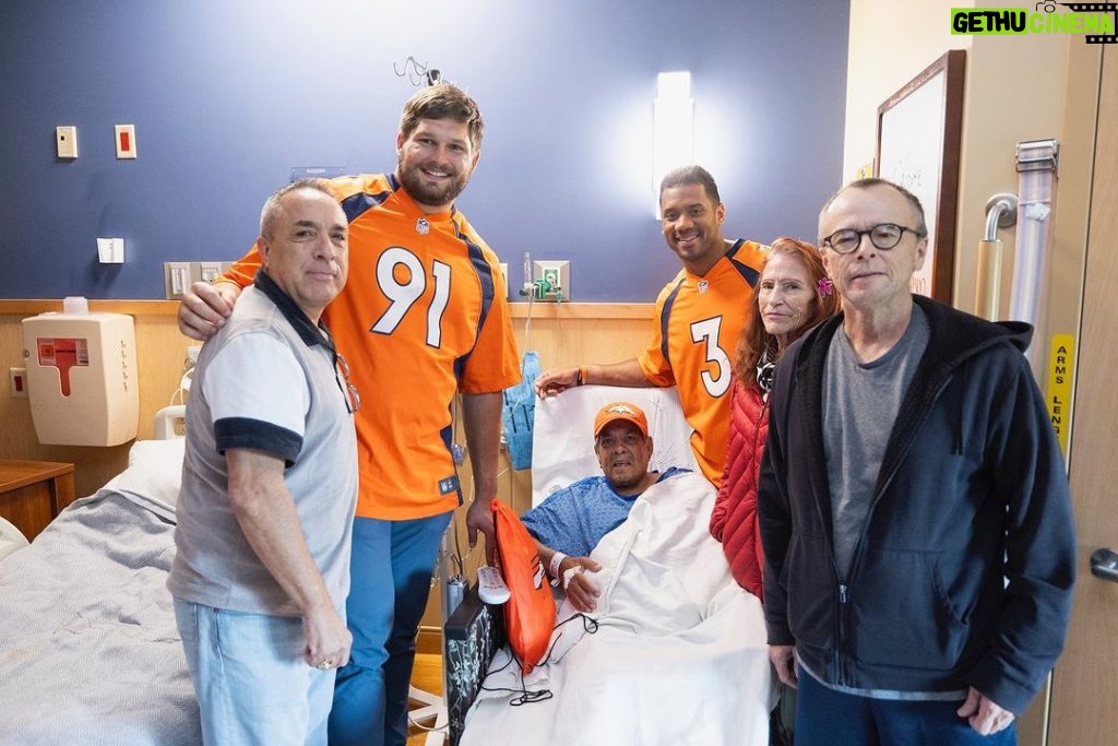 Russell Wilson Instagram - Incredibly Grateful to visit the amazing folks at @centurahealth with @mdhenningsen at St Anthony hospital today. Thank you for inspiring us and keep on fighting! 💪 @broncos @broncosofffield Denver, Colorado