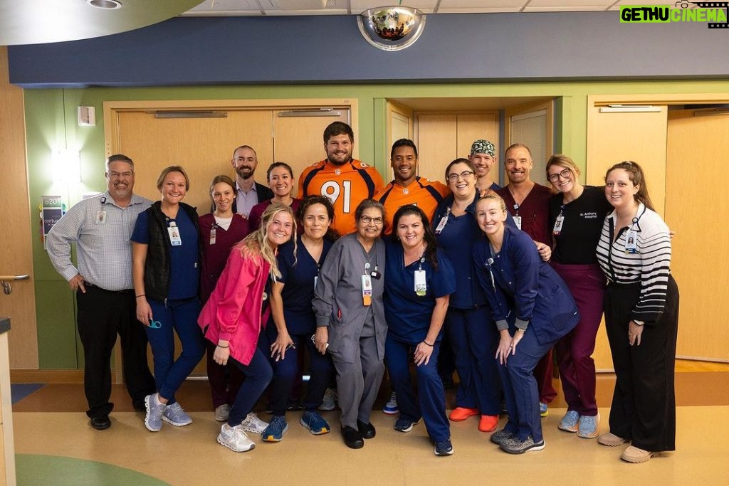 Russell Wilson Instagram - Incredibly Grateful to visit the amazing folks at @centurahealth with @mdhenningsen at St Anthony hospital today. Thank you for inspiring us and keep on fighting! 💪 @broncos @broncosofffield Denver, Colorado