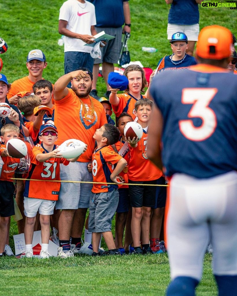 Russell Wilson Instagram - All love #BroncosCountry 🧡💙. See y’all 9/10! Go Broncos!!