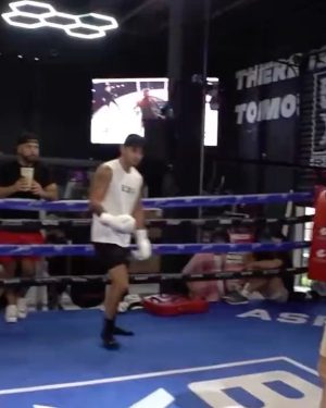 Ryan Garcia Instagram - Shenanigans with @floydmayweather and @adinross W Chat 💬 📸 @95.media 

Can Adin fight tho??? Neon Lit always