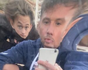 Ryan Phillippe Instagram - I got to a million. Like a video game... I sincerely appreciate the support and enjoy many of the interactions I’ve had with a lot of y’all. I happen to know most of my followers are some of the coolest people on this planet, so..
Anyway, it’s nice and helped to off set the fact that 🌞 and I failed to make verifiable contact in the desert😞. Or did we?... swipe to see what we did find👽