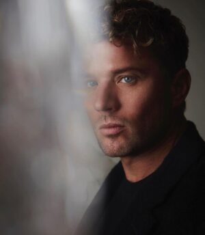 Ryan Phillippe Instagram - Thx @gio_journal and the crew behind the shoot, including:
@johnrussophoto 
@warrenalfiebaker 
@stephaniehobgoodhair 
@imprintpr