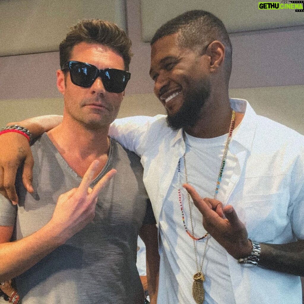 Ryan Seacrest Instagram - Congratulations @usher, can’t wait to watch you perform at the Super Bowl. And the answer is yes, I’d be happy to join you on stage as a backup dancer