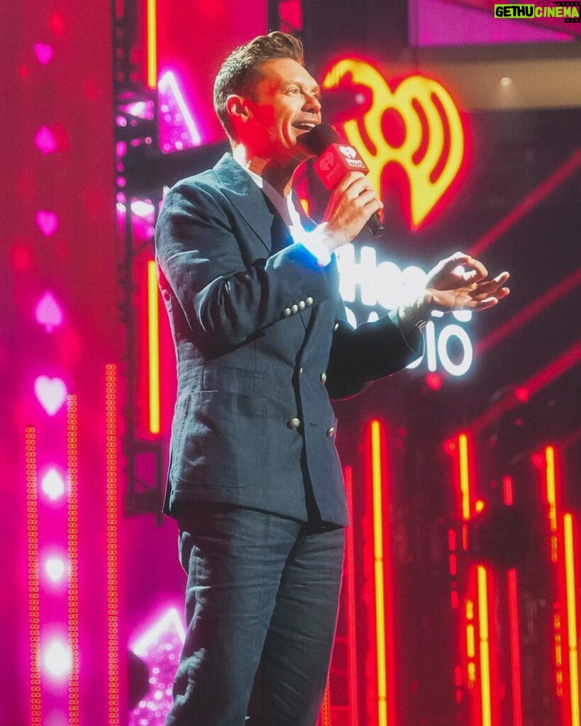 Ryan Seacrest Instagram - iHeart Festival never disappoints @lennykravitz was the epitome of cool, @publicenemy brought the noise, my dear friend @kellyclarkson was magic on stage, and so many more stars delivered incredible performances across 2 nights spanning all genres. What could be better? #iHeartFestival2023 T-Mobile Arena
