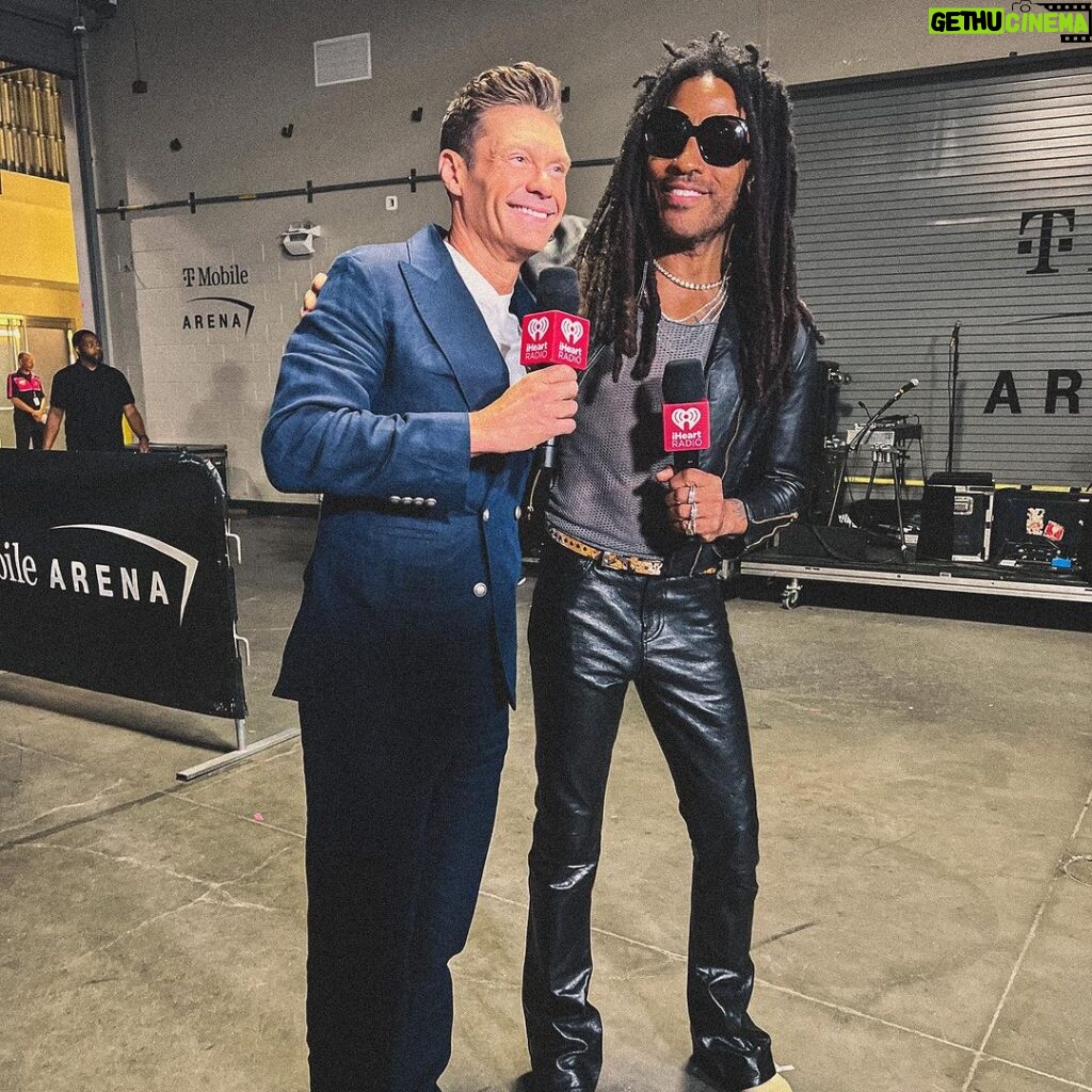 Ryan Seacrest Instagram - Flying away with @lennykravitz #iHeartFestival2023 Outfit: @brunellocucinelli_brand Styled by: @mrmiles_siggins Hair/grooming by: @jaysonstacy T-Mobile Arena