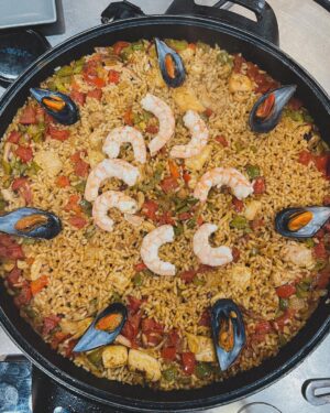 Ryan Seacrest Instagram - Back to summer school 🥘 learned how to perfect socarrat in paella class