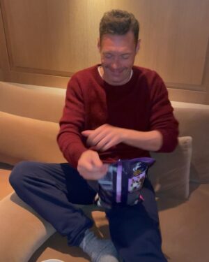 Ryan Seacrest Instagram - Trying to open this bag of chips is my #SuperBowl