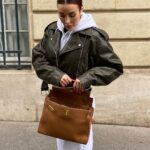 Rym Renom Instagram - J’adore le combo jogging et veste en cuire ça donne un super style ! Pensez-vous comme moi ? 🫣 The Stay Boulevard Nisantasi