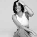 Rym Renom Instagram - Un poco de mi ✨ Aujourd’hui j’ai envie de remercier à la vie, à ma famille et à vous aussi car ça faisait un petit moment que je me sentais éteinte, j’ai retrouvé le sourire et ma joie de vivre, il y avait quelque chose qui n’allait pas en moi, j’ai su m’écouter… il faut apprendre à s’aimer, non d’amour narcissique, mais d’un amour bienveillant 🤍