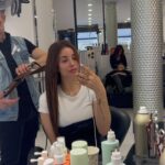 Rym Renom Instagram - Hola hola 🤍 petit changement capillaire ( c’est pas nouveau 🤭 ) je suis trop fan de ma couleur de cheveux ! Et c’est grâce a @lesciseauxparisiens 🤍🥹 C’est des extension de Clip que je pourrais enlever et les remettre quand j’en aurai envie..c’est super pratique car j’adore aussi mon carré 🫣 gracias @flequillospostizos ! #sponsorisé Vous êtes plutôt team cheveux long ou court ? ✨