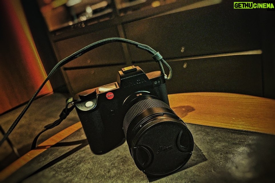 Ryoma Takeuchi Instagram - 『LEICA SL2-S』 『FUJIFILM X100V』 縁を感じた2台　出会いに感謝 自分からみえる世界を沢山切り取っていこうと思う。 #leicasl #x100v #leica #fujifilm