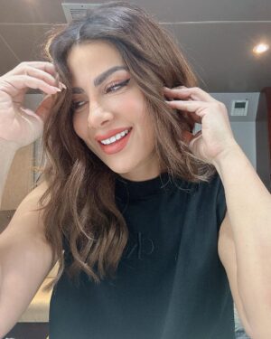 Saba Mubarak Instagram - Hi everyone how have you been ???? I’m sending you love ❤️. Makeup @bysaraerian