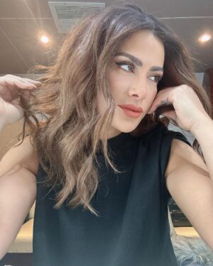 Saba Mubarak Instagram - Hi everyone how have you been ???? I’m sending you love ❤️. Makeup @bysaraerian