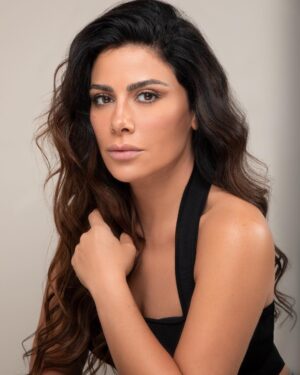 Saba Mubarak Instagram - Up close… just me 🖤