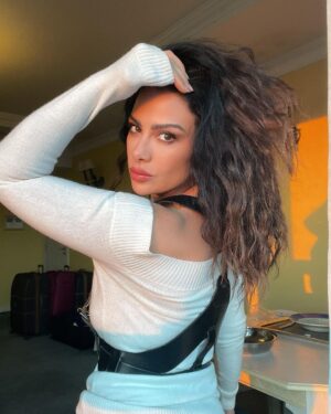 Saba Mubarak Instagram - Magic hour 
Of course you can see my travel 🧳 behind me , story of my life !!!
