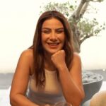 Saba Mubarak Instagram – أسئلة هتحب تعرف إجابتها عن كاست فيلم أنف وثلاث عيون
‏‎والنهارده هنتعرف أكتر على شخصية دكتورة عاليا.. الفنانة صبا مبارك 
‏‎ فيلم #أنف_وثلاث_عيون يوم ٣١ يناير بجميع دور العرض في مصر 
‏‎ و٨ فبراير في دول الخليج والشام
‏‎ويوم ١٤ فبراير في المغرب العربي