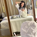 Saba Qamar Zaman Instagram - Just a lazy Sunday… 💋🫠