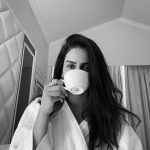 Saba Qamar Zaman Instagram - Just a lazy Sunday… 💋🫠