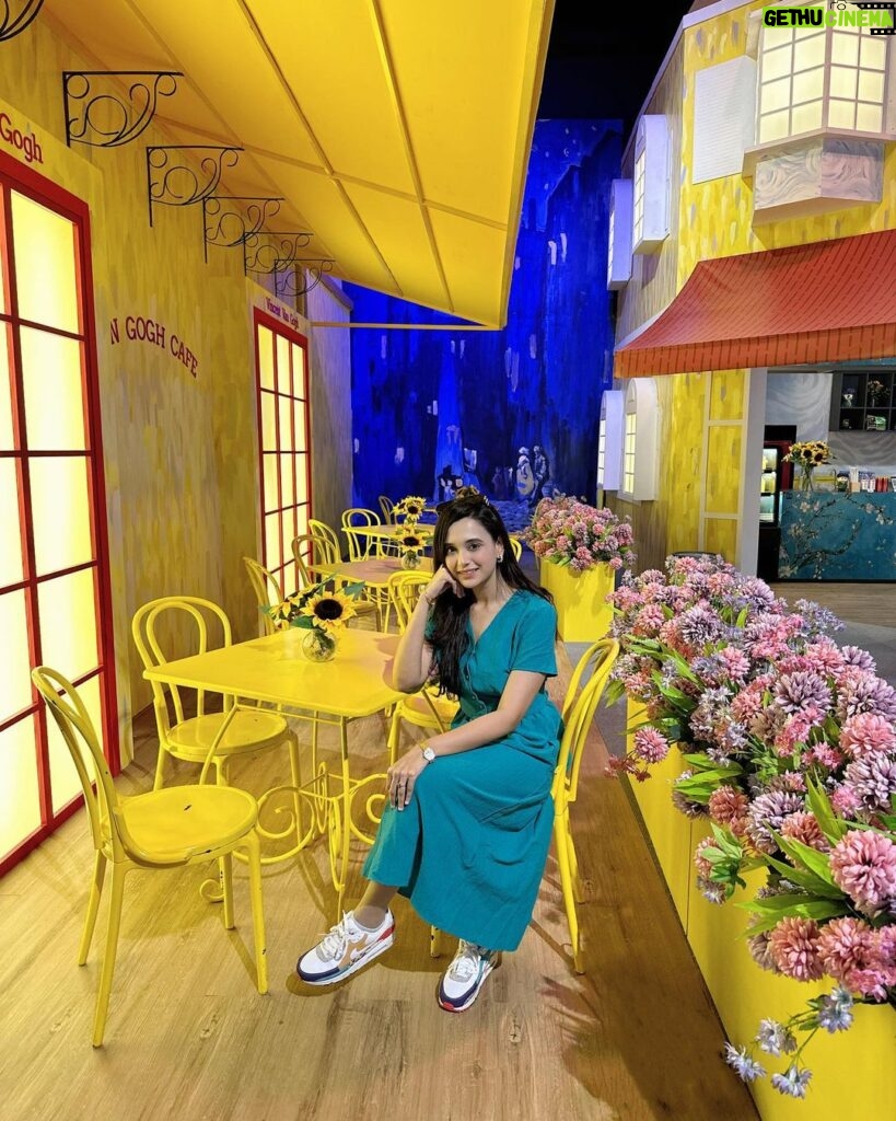 Sabila Nur Instagram - Art exhibitions and cafe hopping- my kinda day 😃❤ Bangkok, Thailand