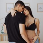 Sabina Hidalgo Instagram - the kind of love u can’t explain… 🤍 papá, mamá y shelby te esperamos con ansias bbsaurio!🦕 📸: @andreacamarenaphoto Guadalajara, Jalisco