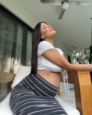 Sabina Hidalgo Instagram - been busy growing a lil hooman wbu?

#28weekspregnant