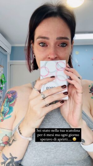 Sabrina Cereseto Instagram - Da quanto aspettavo di indossarti non ne hai la minima idea. Ti ho posato nel pacco dei pannolini a maggio e cercavo di non guardarti quando ti passavo accanto ma era impossibile farlo, ti ho anche tirato fuori 2 volte per guardarti. Grazie 💎🎀