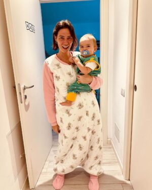 Sabrina Cereseto Instagram - I soldi spesi meglio della mia vita, sacco nanna per adulti. Voi non potete capire le scoperte che si fanno con un bambino 🤩😂❤️