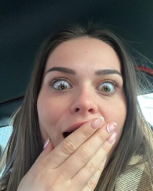 Sabrina Cereseto Instagram - Auguri alla mia sorella preferita!
Questa è la sua faccia di quando le avevo detto che sarebbe diventata zia, quella dopo invece quando le ho detto che Dante non salirà mai su un cavallo 😂😂❤️